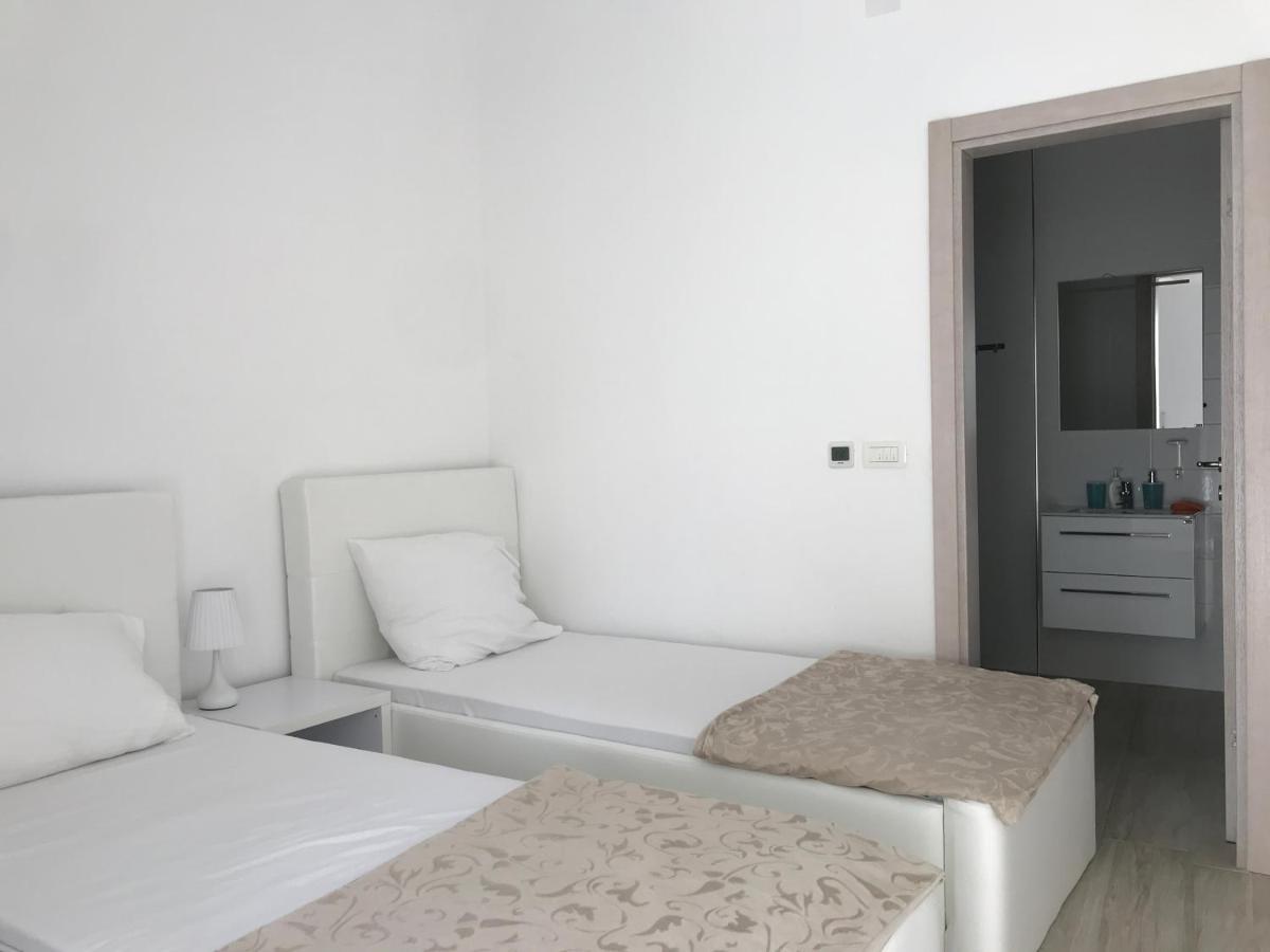 Appartement First Line Of The Sea 1 à Dobra Voda Extérieur photo