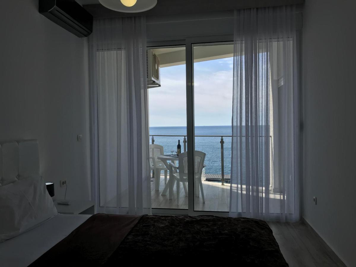 Appartement First Line Of The Sea 1 à Dobra Voda Extérieur photo