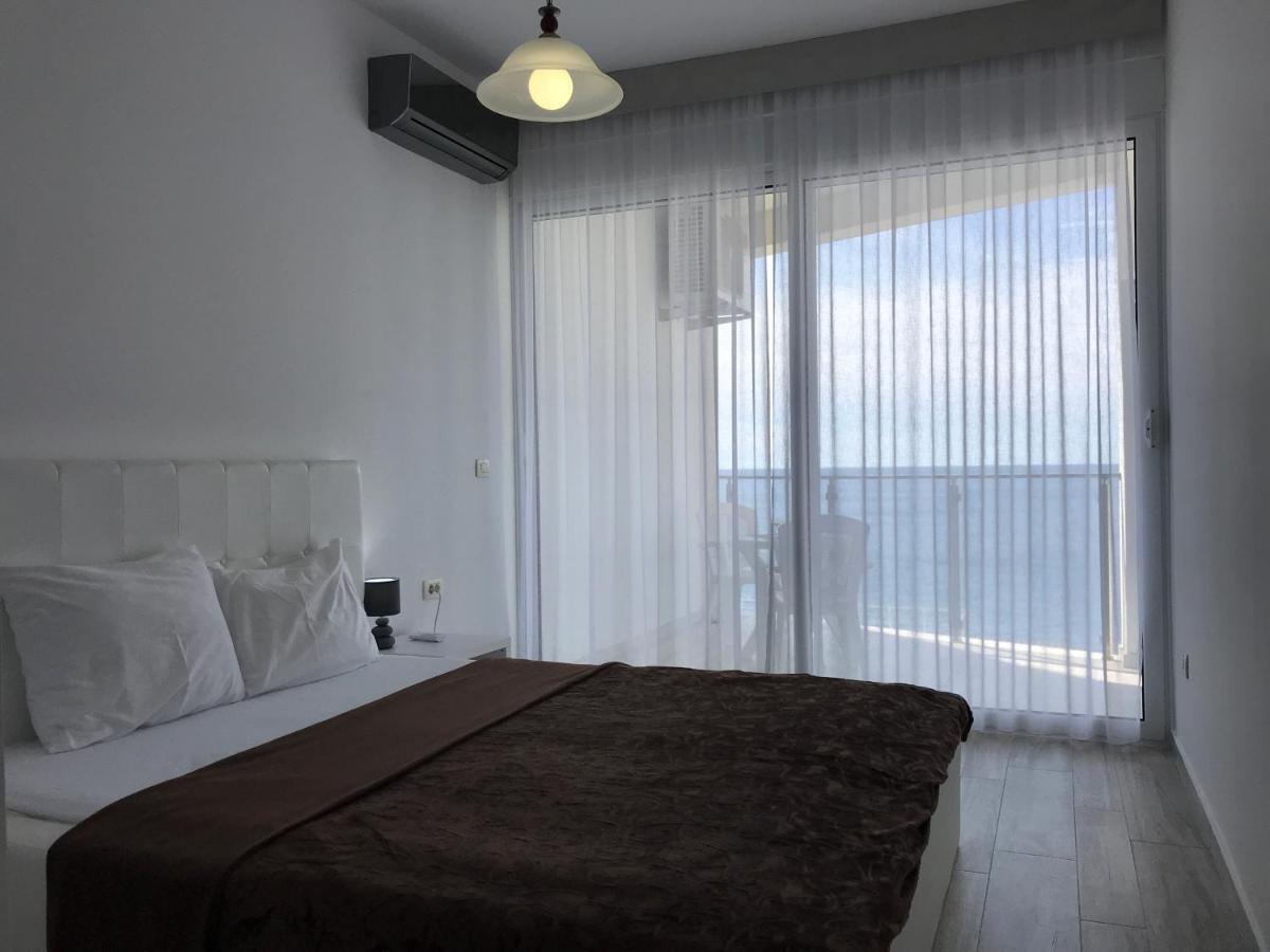 Appartement First Line Of The Sea 1 à Dobra Voda Extérieur photo